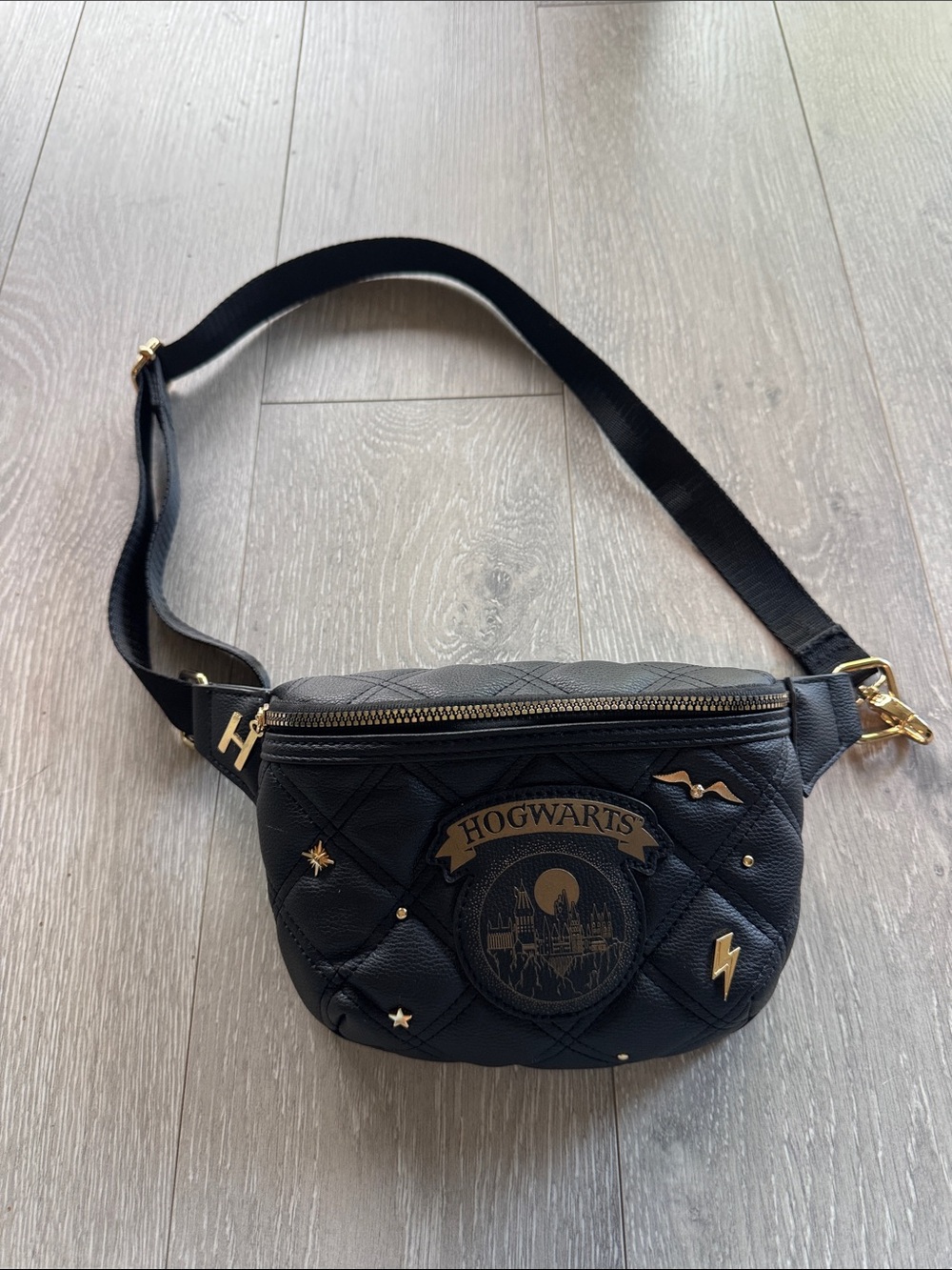 Harry Potter Hogwarts Black Quilted Crossbody Belt Bag